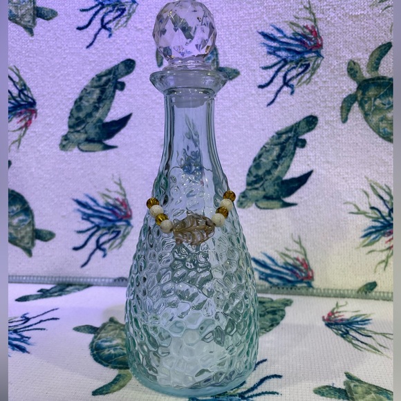 Sea glass colored hammered glass vase bottle bead & charm details jewel cut top - Picture 2 of 4